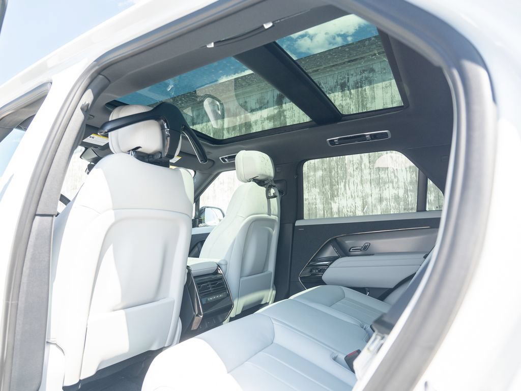New 2027 Land Rover Range Rover Sport SE AWD/4WD image 22