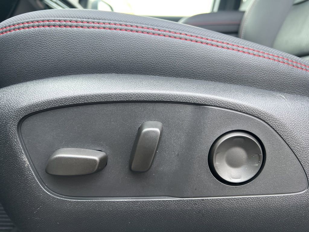 Used 2025 Chevrolet Traverse RS w/ LPO, Floor Liner Package image 12