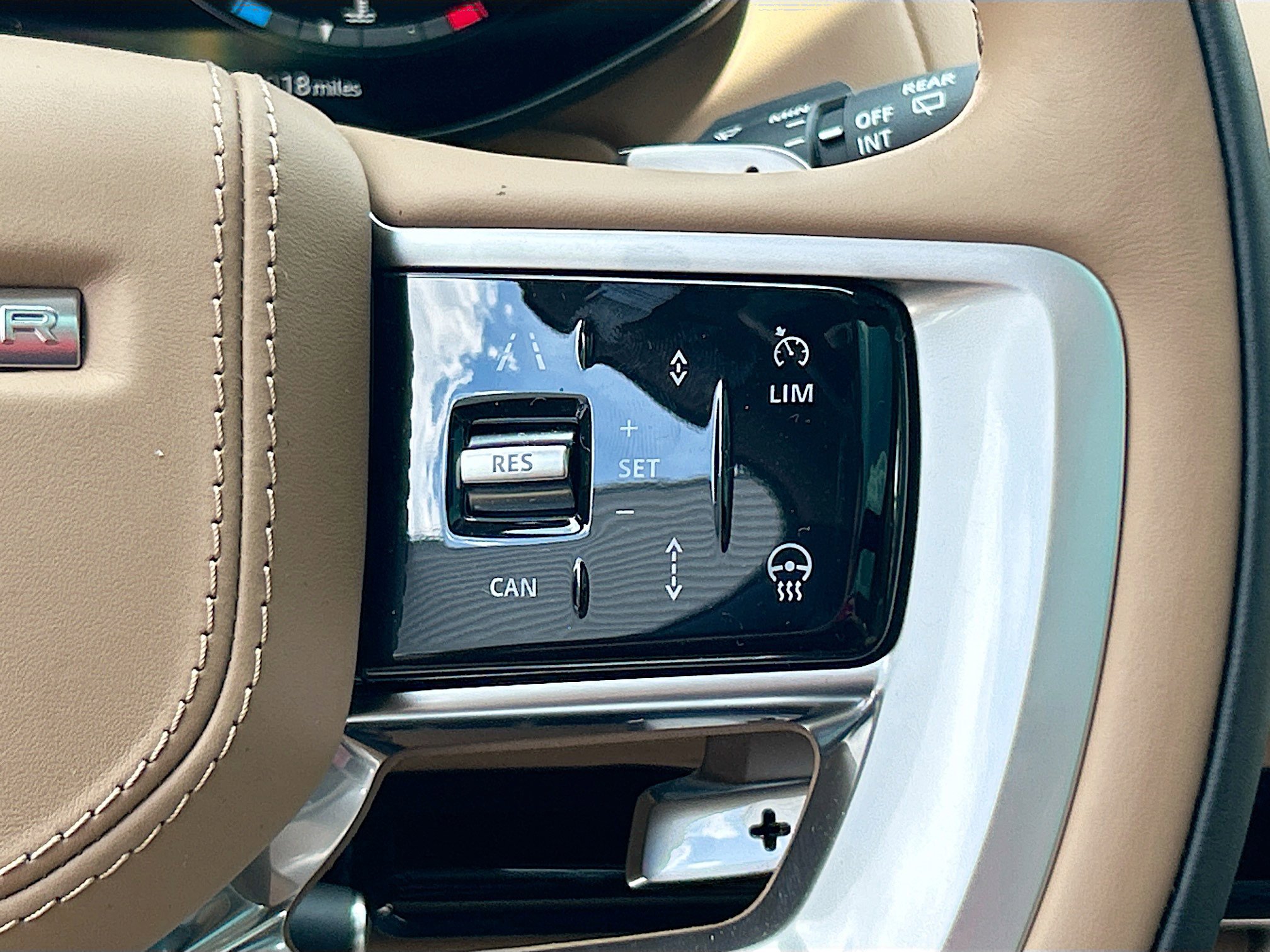 New 2025 Land Rover Range Rover SE image 31