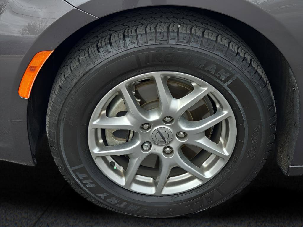 Used 2021 Chrysler Pacifica Touring image 9