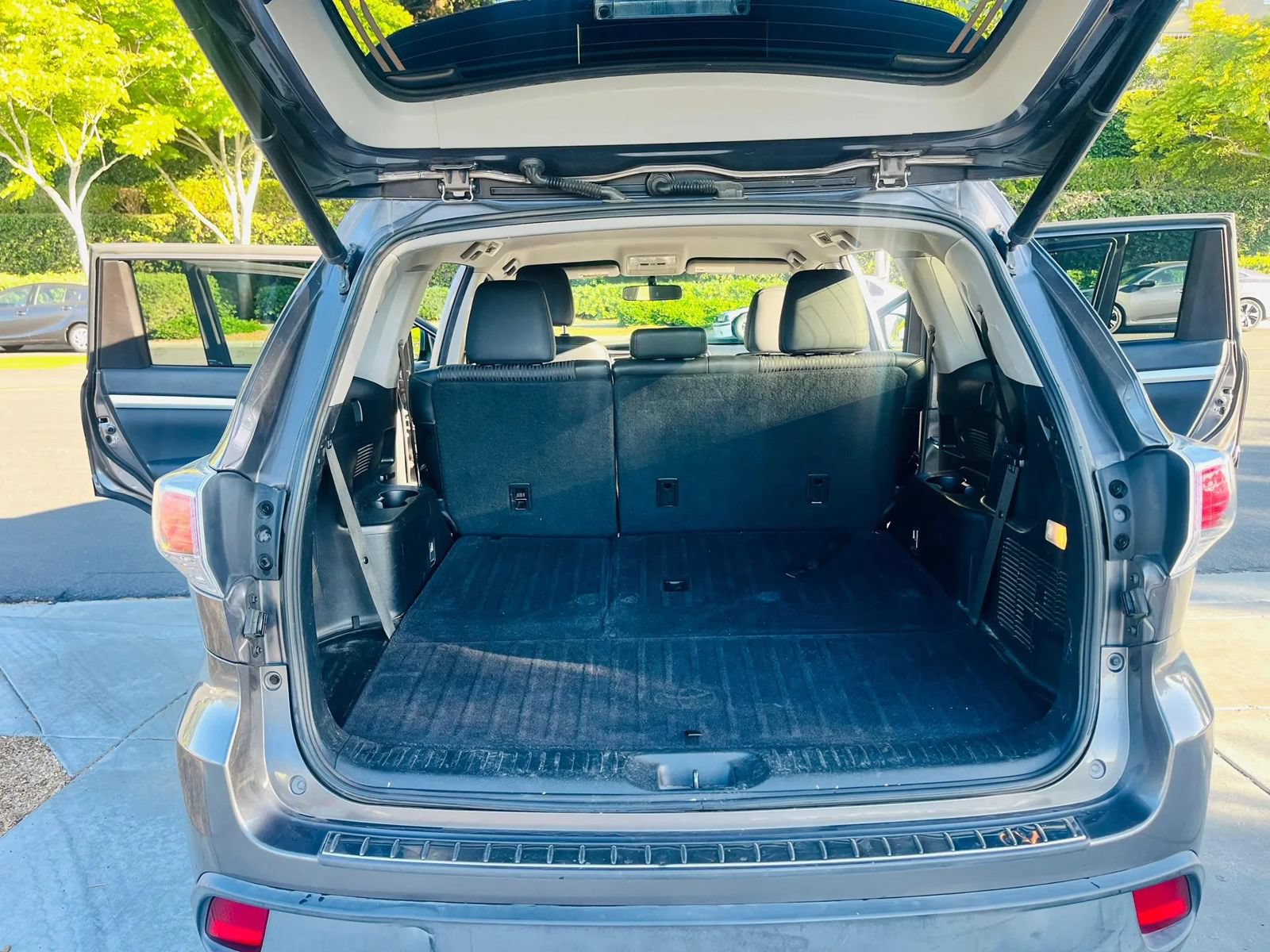 Used 2014 Toyota Highlander Plus FWD image 9