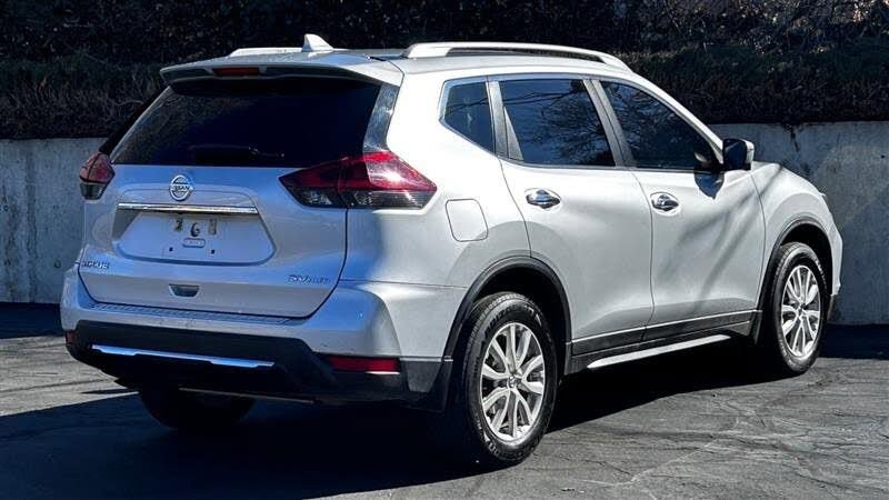 Used 2018 Nissan Rogue SV w/ Sun & Sound Touring Package image 5