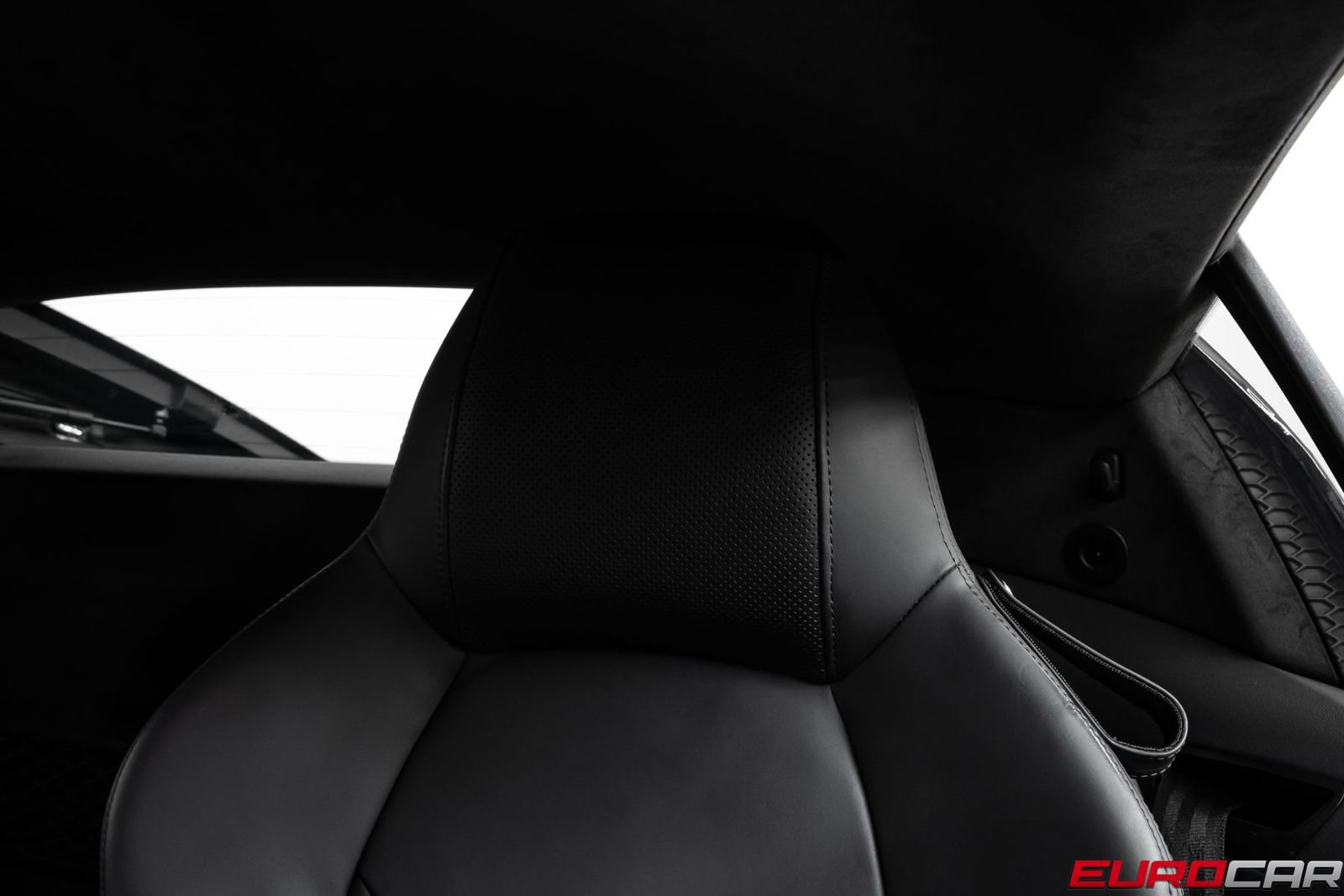 Used 2021 Audi R8 V10 w/ Premium Package RWD image 40