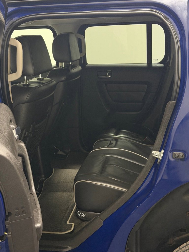 Used 2009 HUMMER H3 Alpha image 9