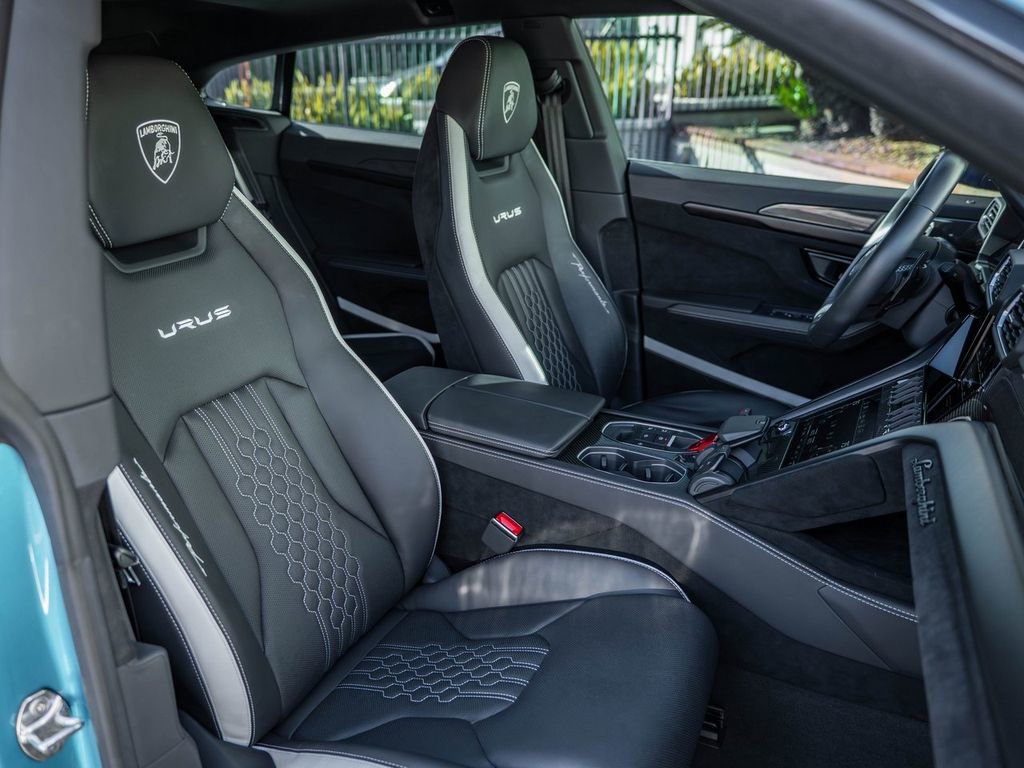 Used 2023 Lamborghini Urus Performante AWD/4WD image 39
