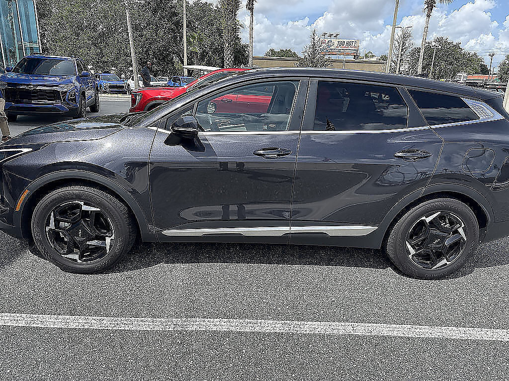 Used 2026 Kia Sportage EX FWD image 33