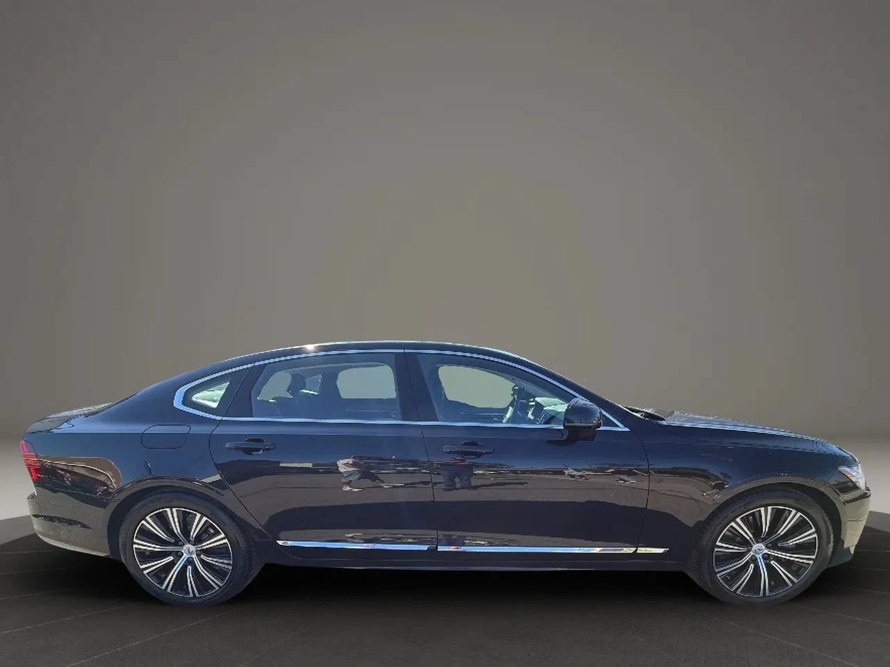 Used 2024 Volvo S90 B6 Plus AWD/4WD image 4