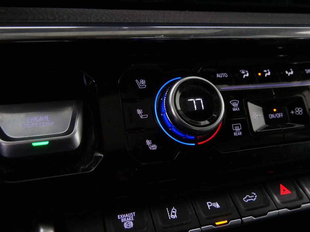 Used 2025 GMC Sierra 3500 Denali w/ Denali Reserve Package image 25