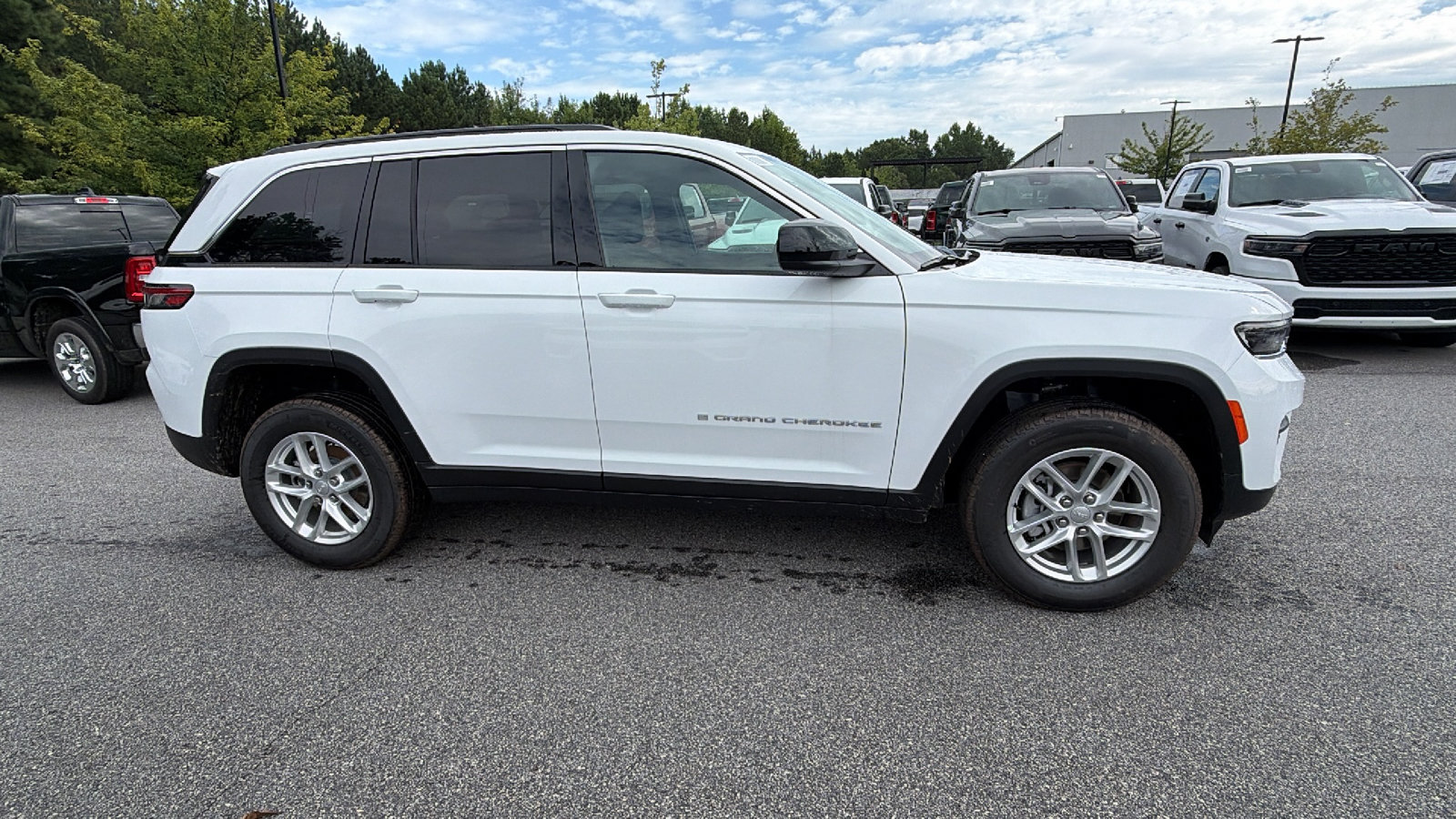 New 2026 Jeep Grand Cherokee Laredo RWD image 7