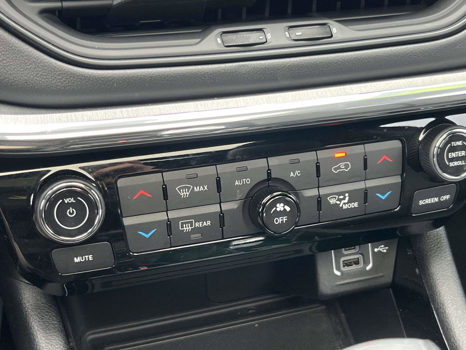 Used 2022 Jeep Compass Limited w/ (RED) Package image 17