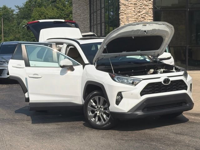 Used 2020 Toyota RAV4 XLE Premium AWD/4WD image 9