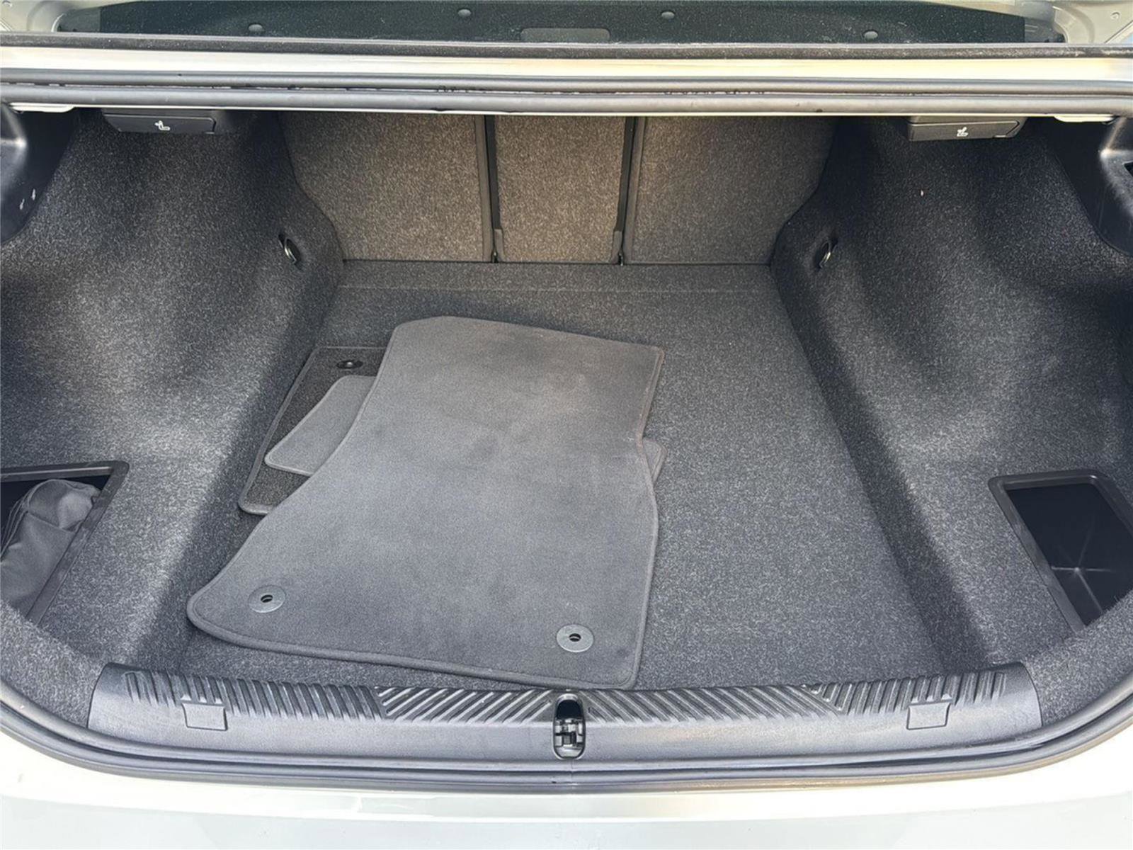 Used 2025 BMW 530i xDrive w/ Premium Package image 34