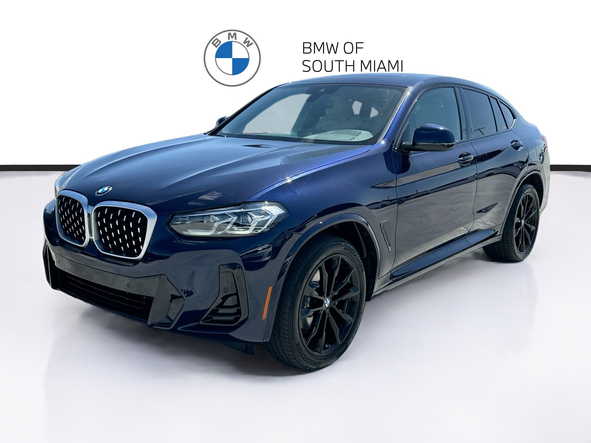 Used 2024 BMW X4 xDrive30i w/ M Sport Package AWD/4WD image 3