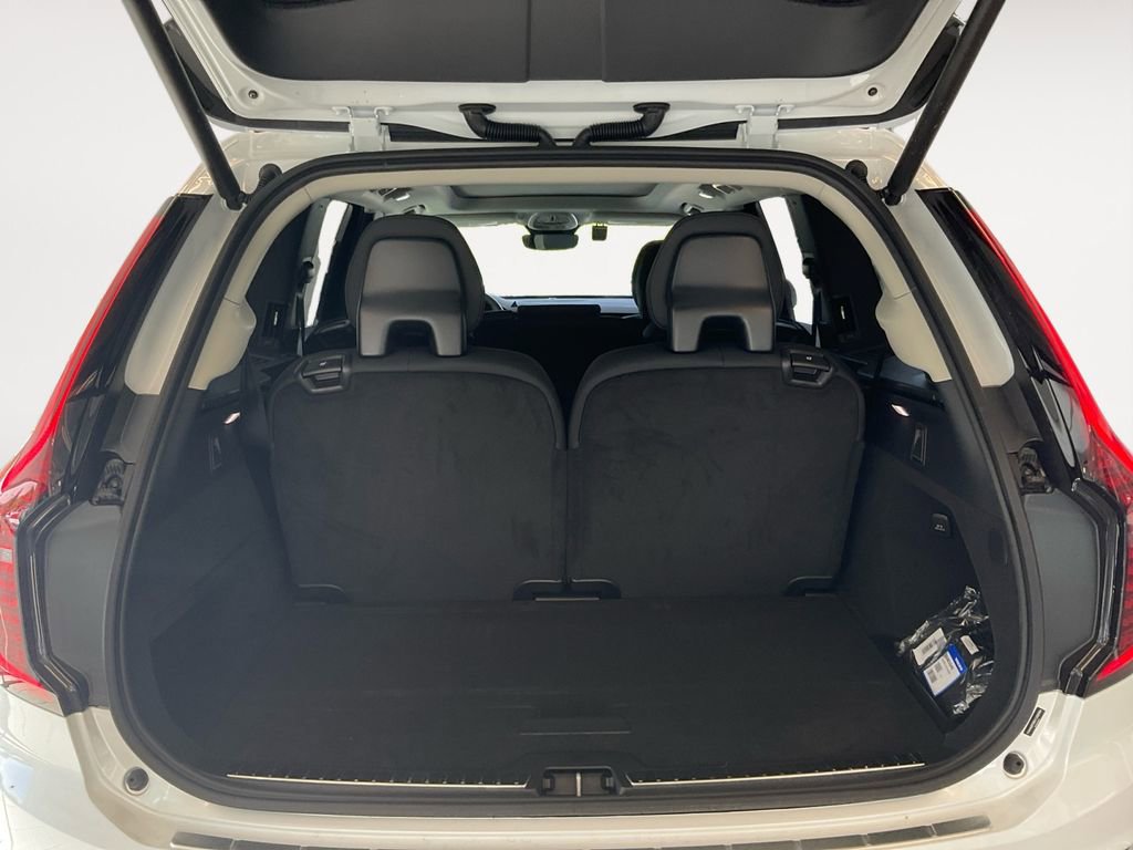 New 2025 Volvo XC90 T8 Plus w/ Protection Package Premier image 11