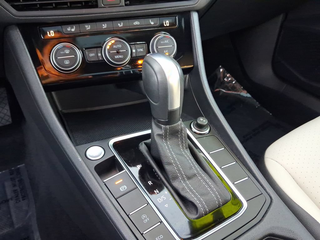 Certified 2021 Volkswagen Jetta R-Line FWD image 23