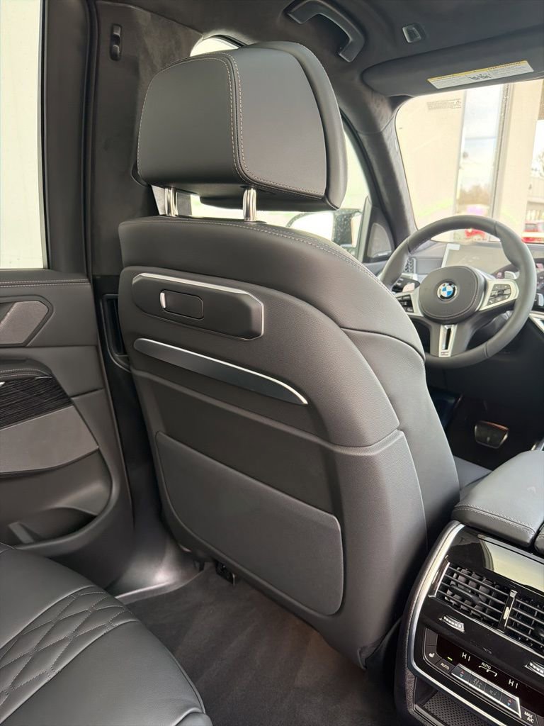 New 2026 BMW X7 M60i w/ Climate Comfort Package image 30