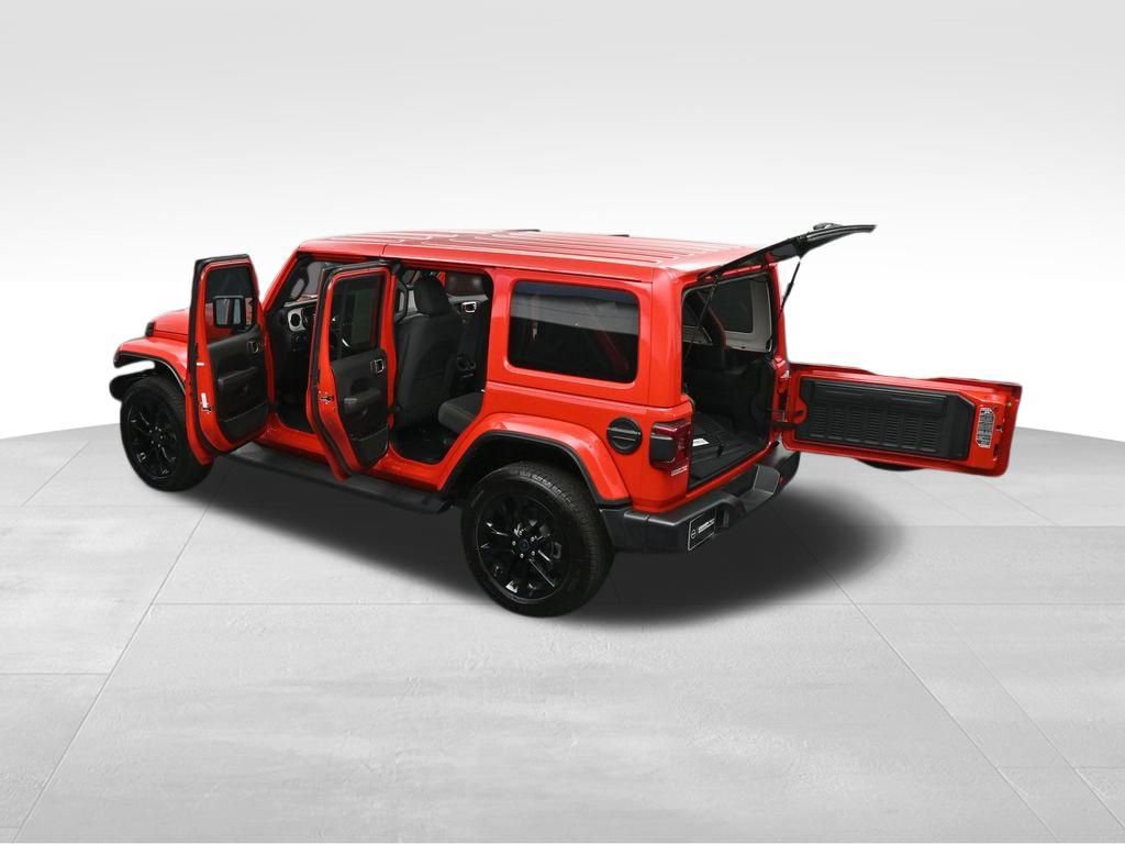 Used 2025 Jeep Wrangler Unlimited Sahara AWD/4WD image 45