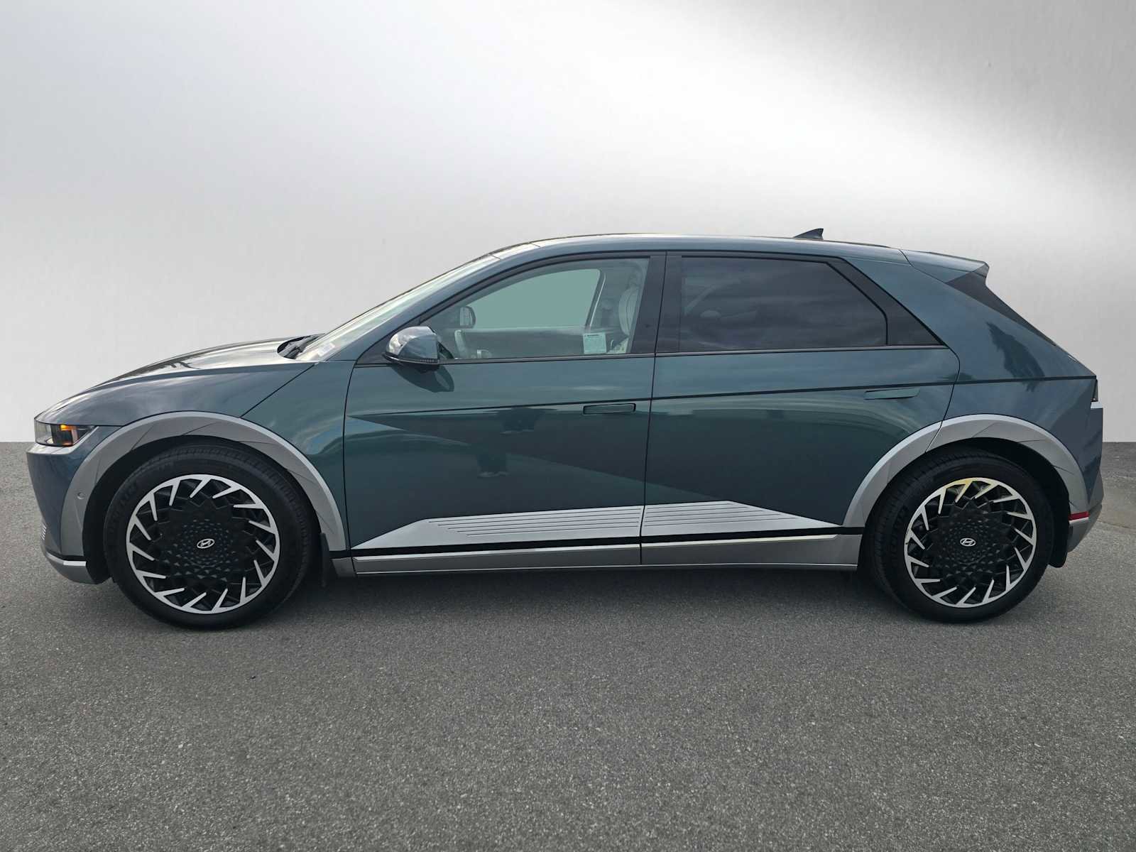 Used 2024 Hyundai Ioniq 5 Limited image 6