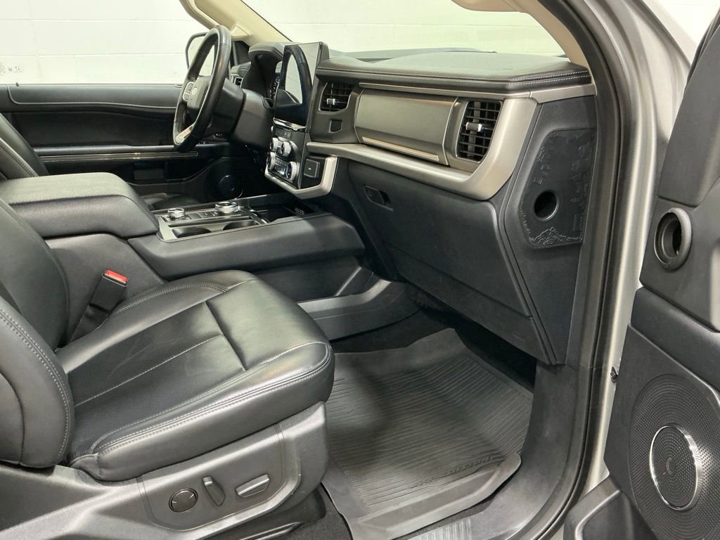 Used 2024 Ford Expedition XLT image 35