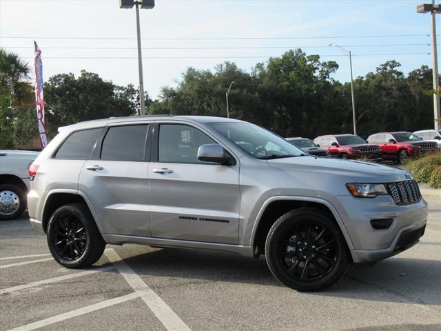 Used 2021 Jeep Grand Cherokee Laredo X image 2