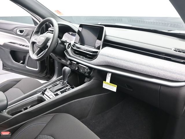 Used 2025 Jeep Compass Sport w/ Mopar Graphics Package AWD/4WD image 12