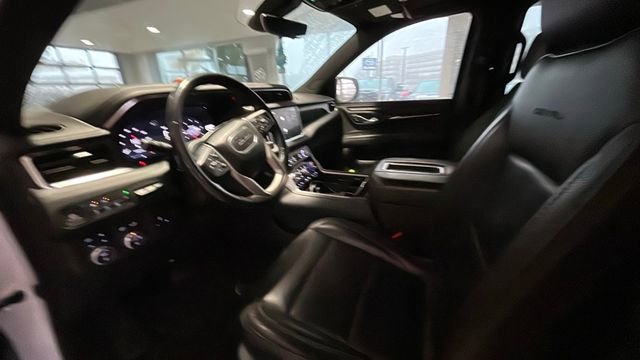 Used 2022 GMC Yukon XL Denali w/ Denali Ultimate Package image 2