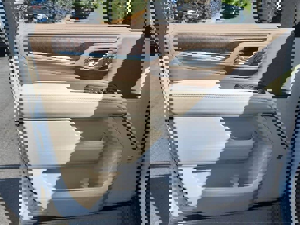 Used 2022 GMC Yukon Denali w/ Advanced Technology Package image 23