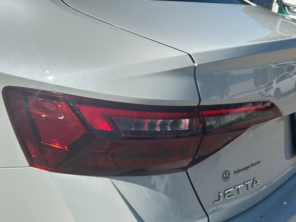Used 2023 Volkswagen Jetta SE image 15