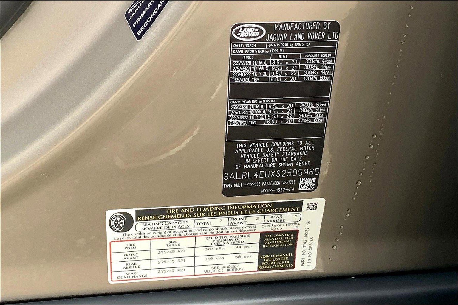 New 2025 Land Rover Discovery Dynamic SE image 14