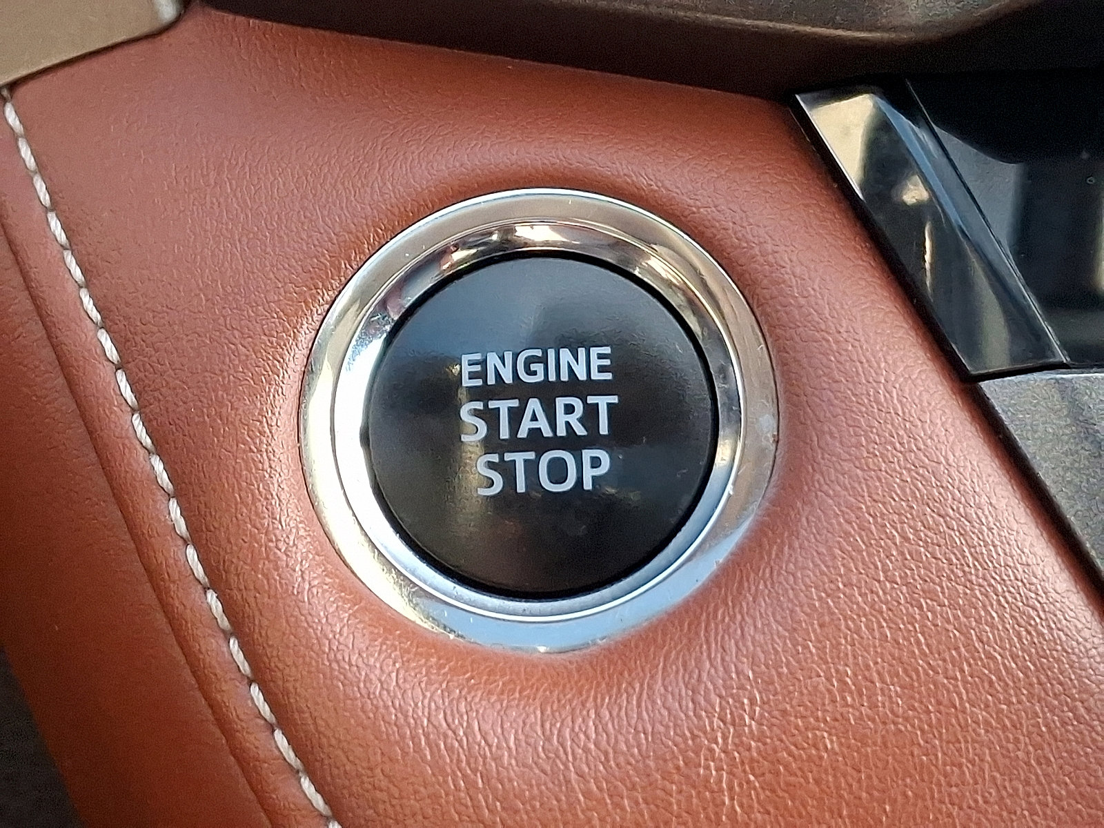 Used 2015 Toyota RAV4 Limited image 25