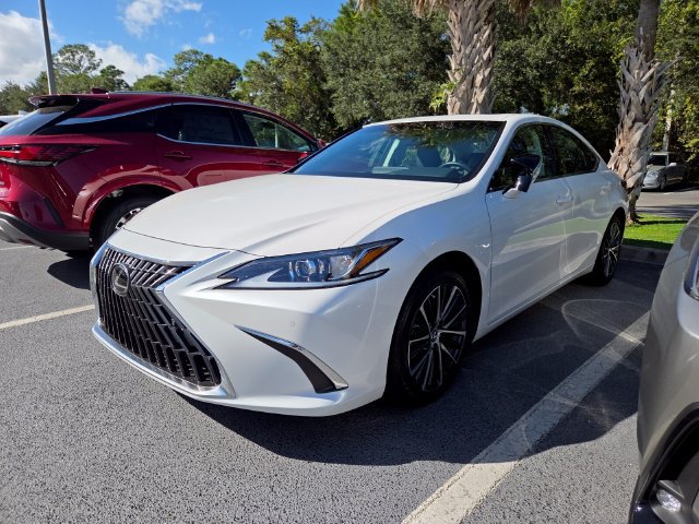 Used 2025 Lexus ES 350 w/ Premium Package FWD image 3
