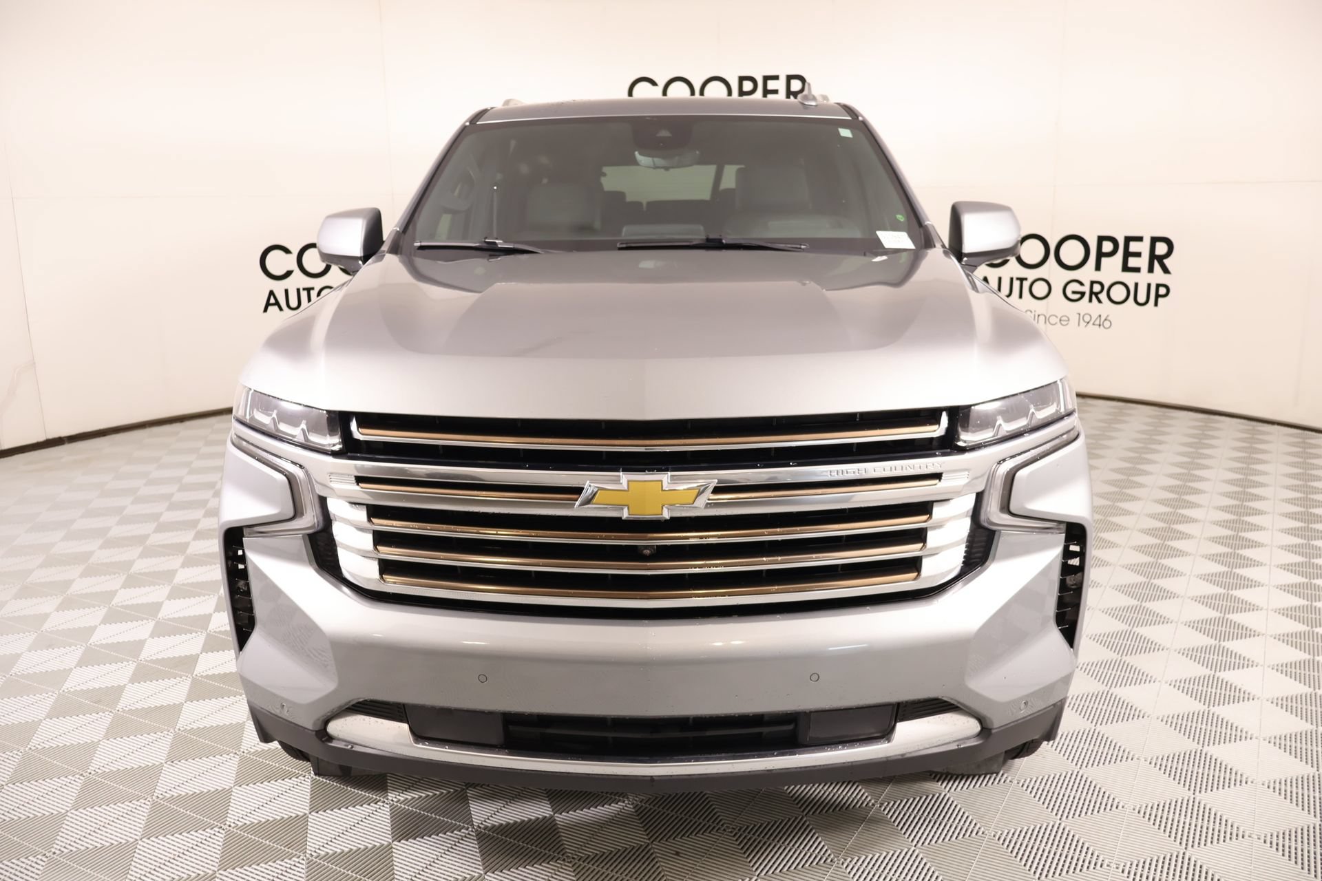Used 2024 Chevrolet Suburban High Country w/ Advanced Technology Package AWD/4WD image 9