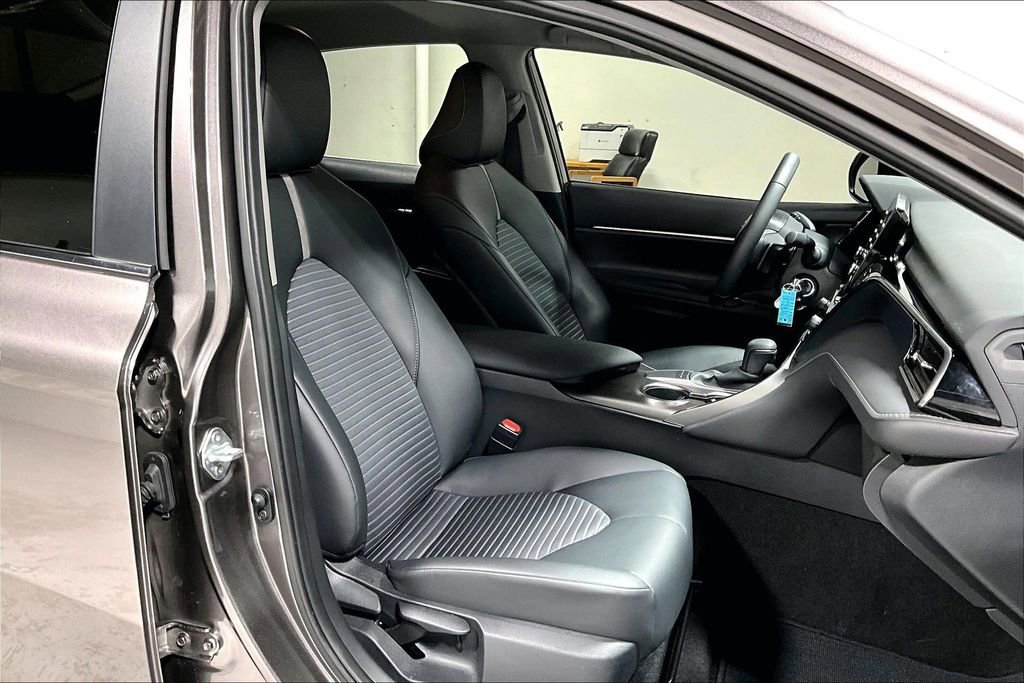 Used 2024 Toyota Camry SE image 10