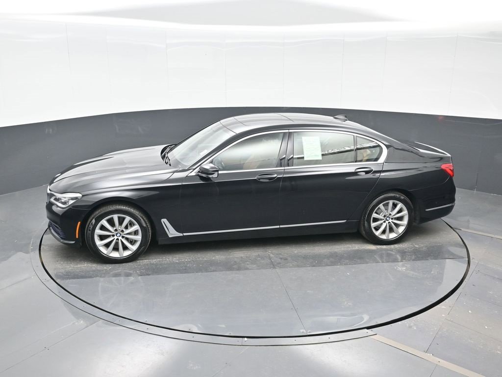 Used 2017 BMW 750i xDrive image 17