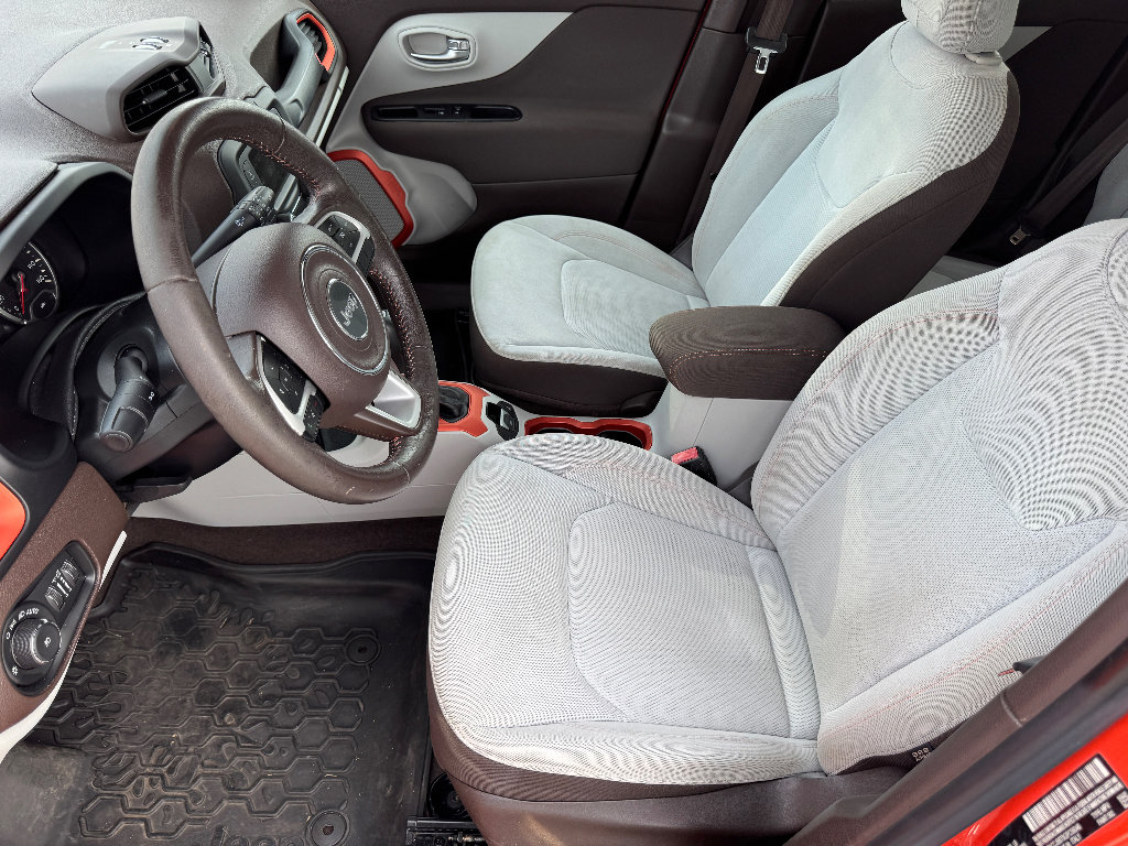 Used 2016 Jeep Renegade Latitude w/ Advanced Technology Group image 11