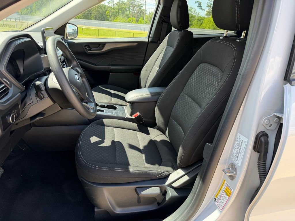 Used 2025 Ford Escape Active AWD/4WD image 10
