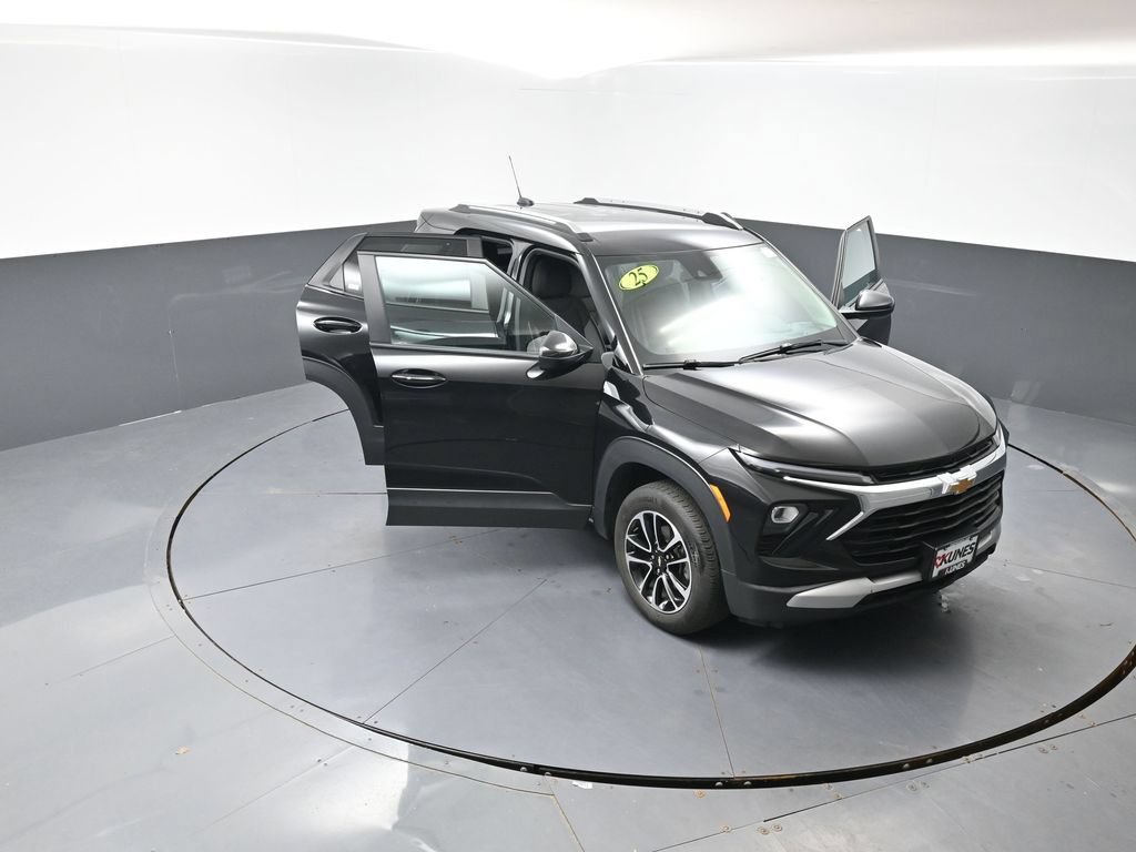 Used 2025 Chevrolet TrailBlazer LT AWD/4WD image 61
