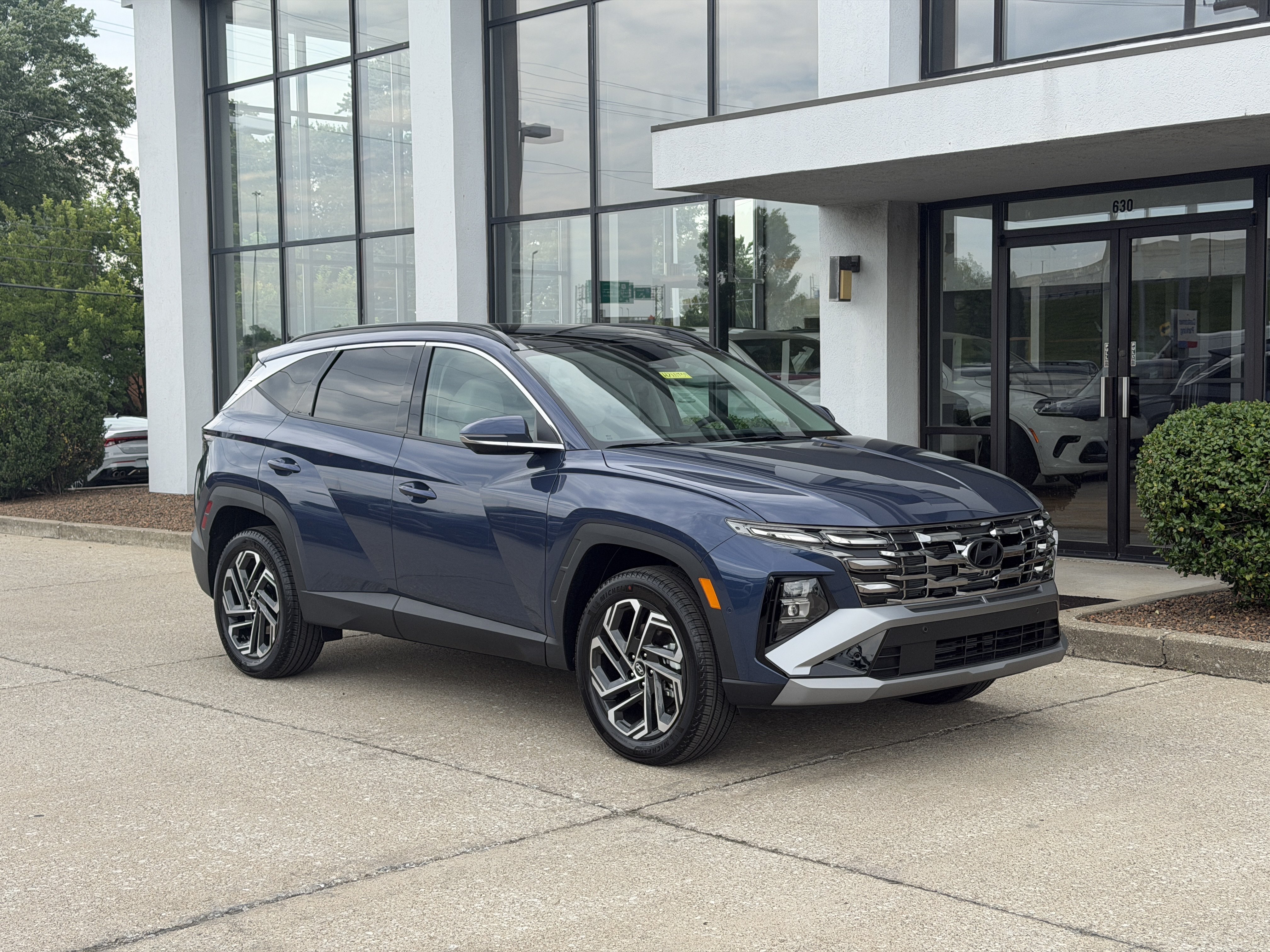 New 2026 Hyundai Tucson Limited AWD/4WD image 2