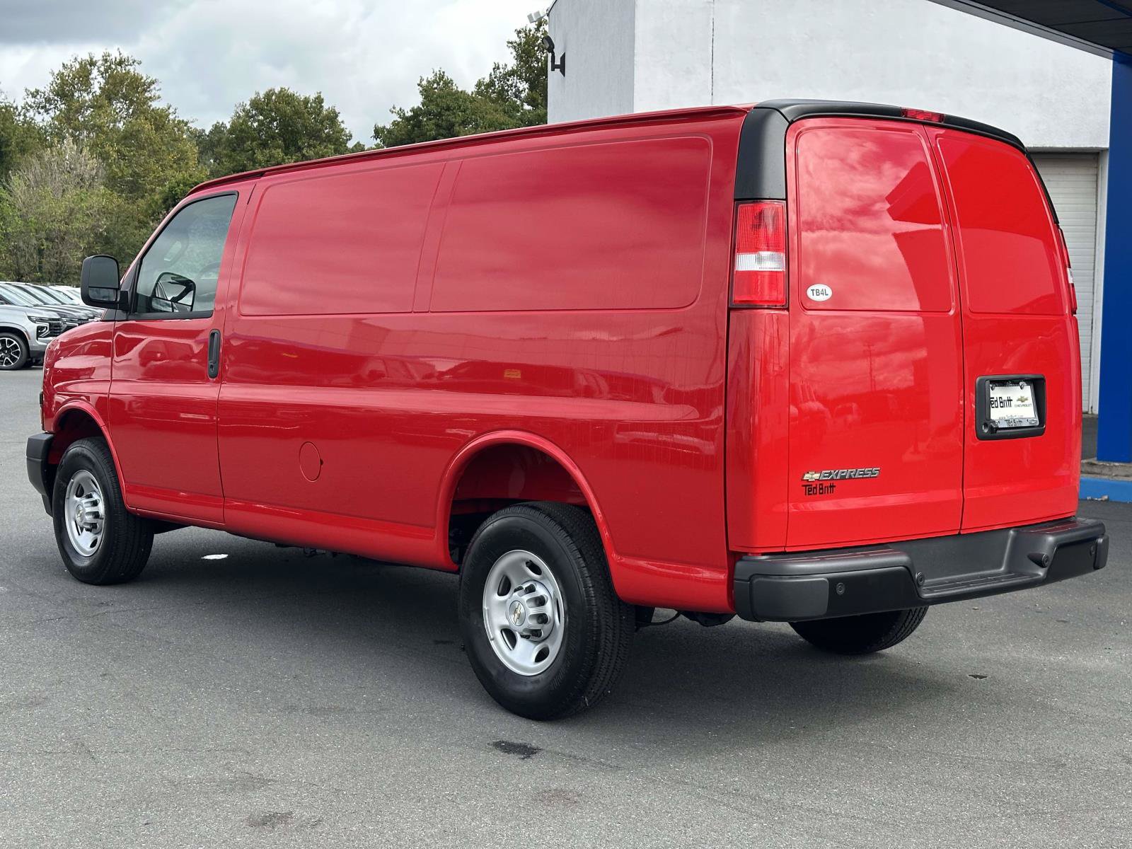 New 2026 Chevrolet Express 2500 w/ Safety Package RWD image 6
