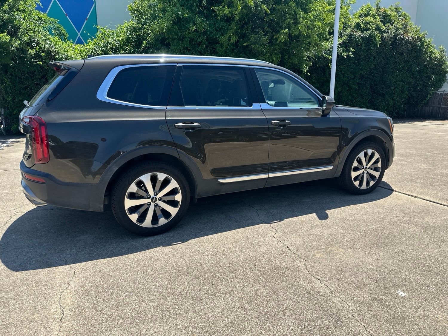Used 2022 Kia Telluride EX w/ EX Premium Package FWD image 9
