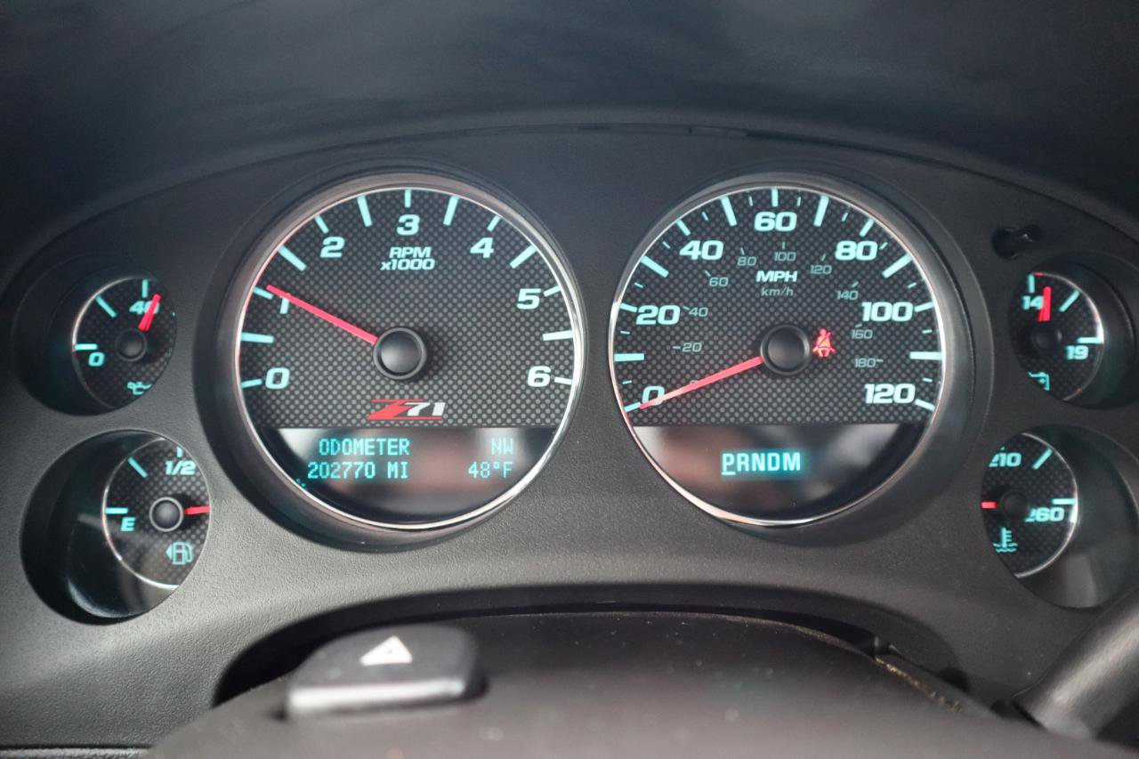 Used 2010 Chevrolet Suburban LT w/ Luxury Package AWD/4WD image 9