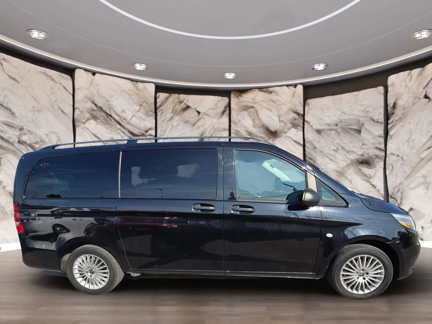 Used 2018 Mercedes-Benz Metris Passenger image 4