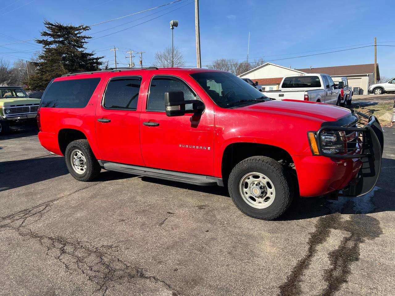 Used 2009 Chevrolet Suburban 2500 LS w/ Skid Plate Package AWD/4WD image 3