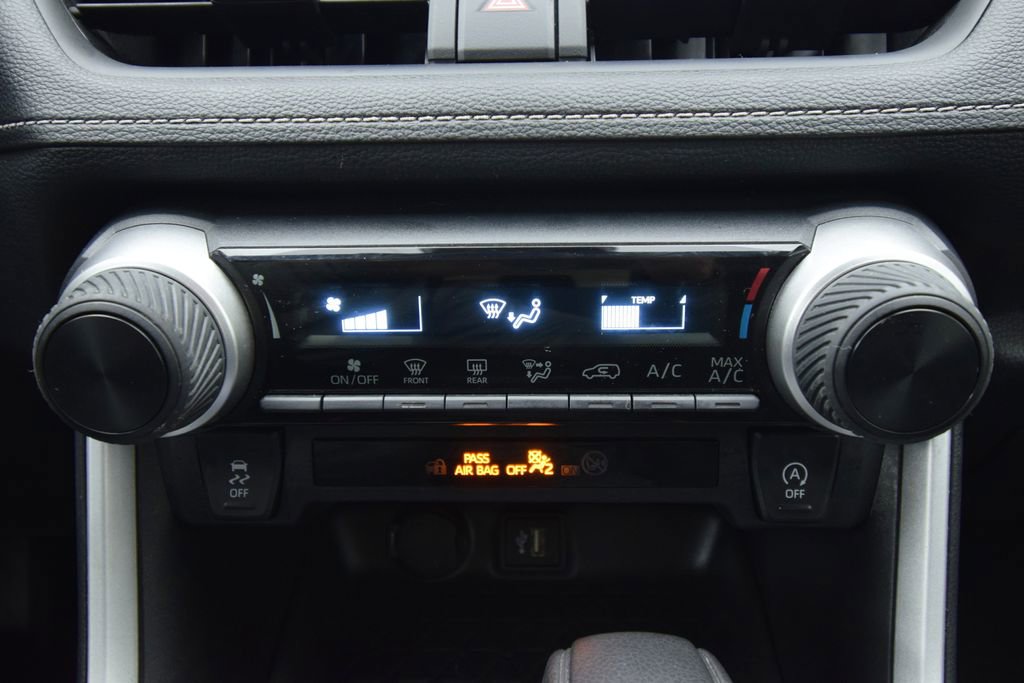 Used 2024 Toyota RAV4 LE image 28