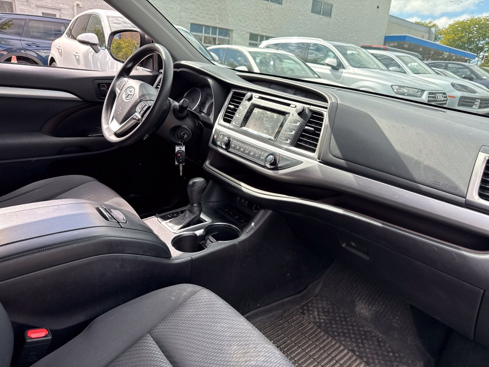Used 2019 Toyota Highlander LE AWD/4WD image 19
