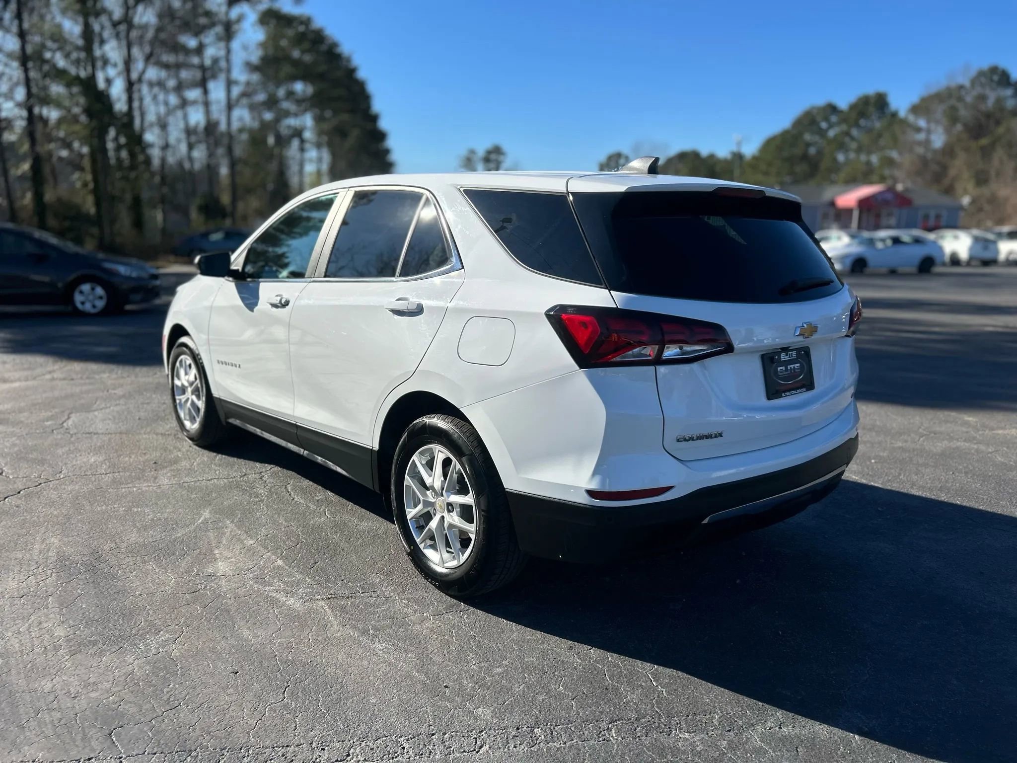 Used 2022 Chevrolet Equinox LT w/ Driver Convenience Package image 4