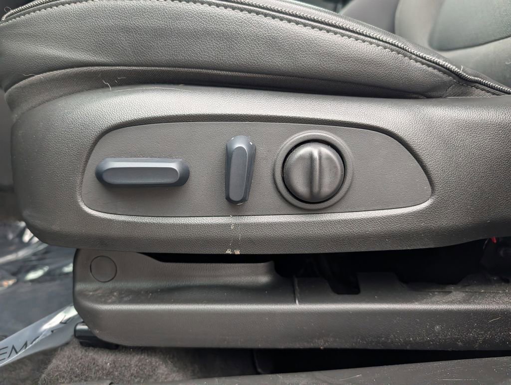 Used 2023 Buick Encore GX Select w/ Safety Package II image 20