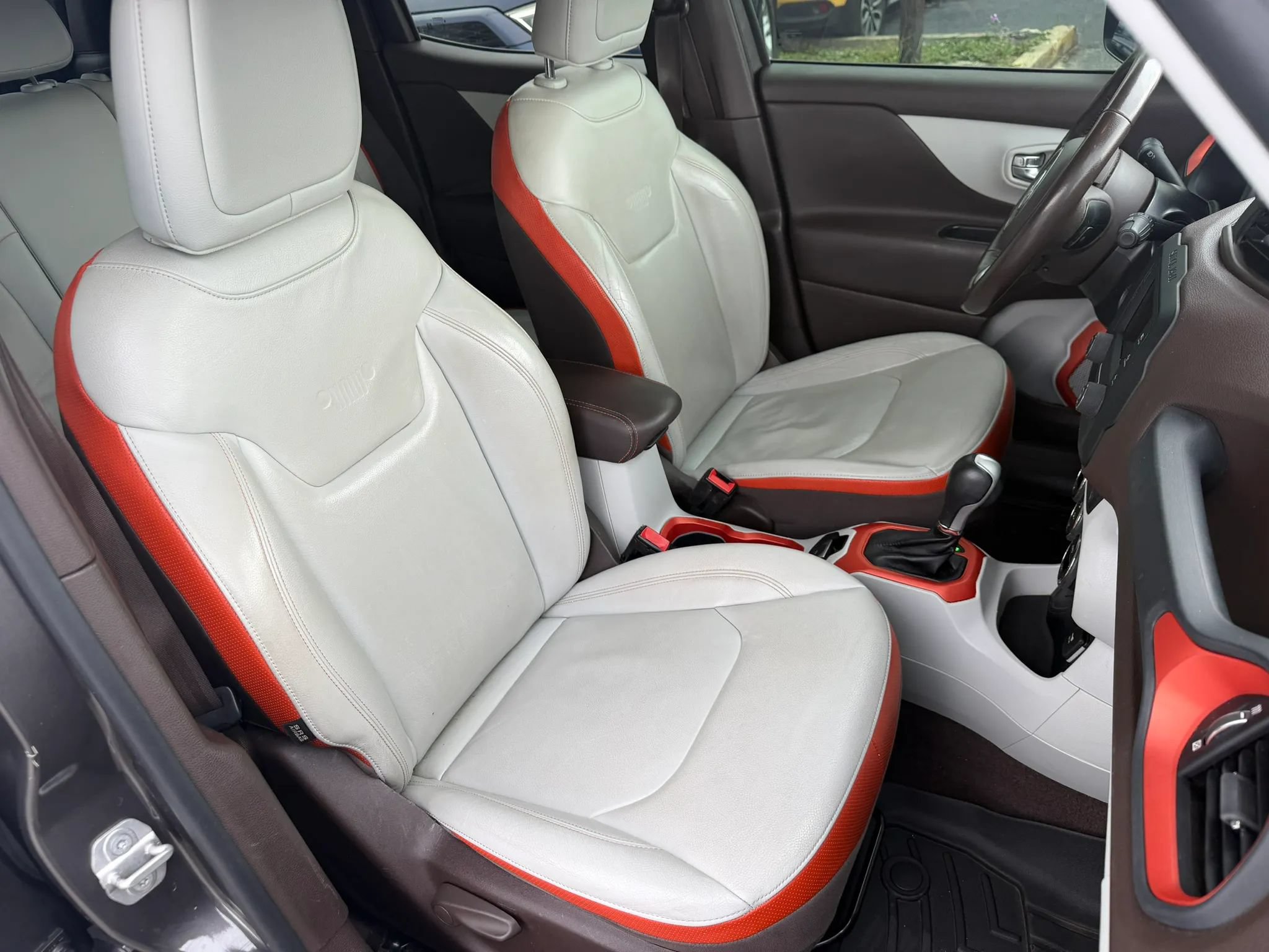 Used 2017 Jeep Renegade Limited FWD image 10