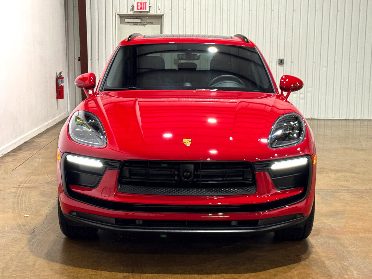 Used 2023 Porsche Macan image 2