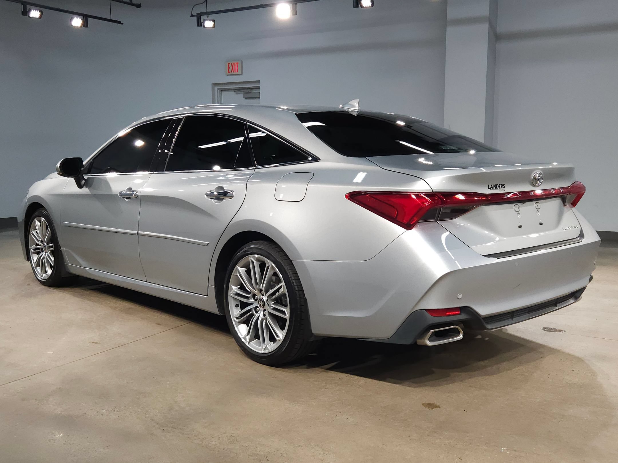 Used 2021 Toyota Avalon Limited w/ Advanced Safety Package FWD image 5